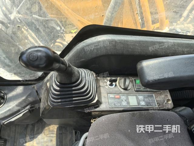 座椅右側(cè)控制臺/鑰匙門/油門/含右手柄(駕駛室部分) 座椅右側(cè)控制臺/鑰匙門/油門/含右手柄(駕駛室部分)