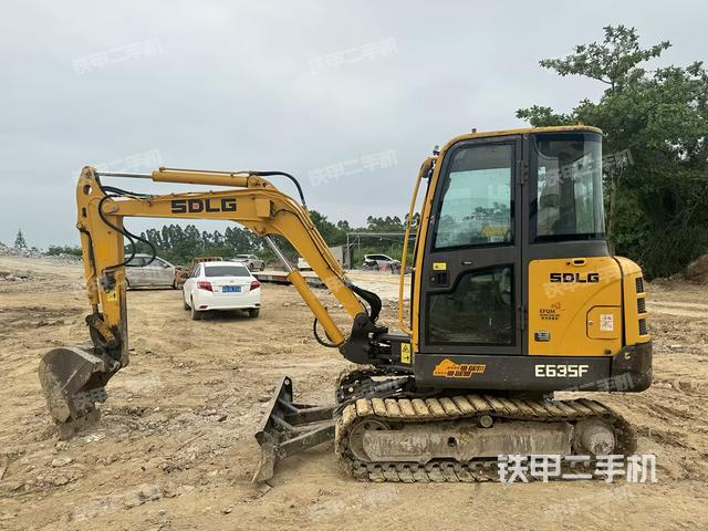 山東臨工E635F挖掘機(jī)