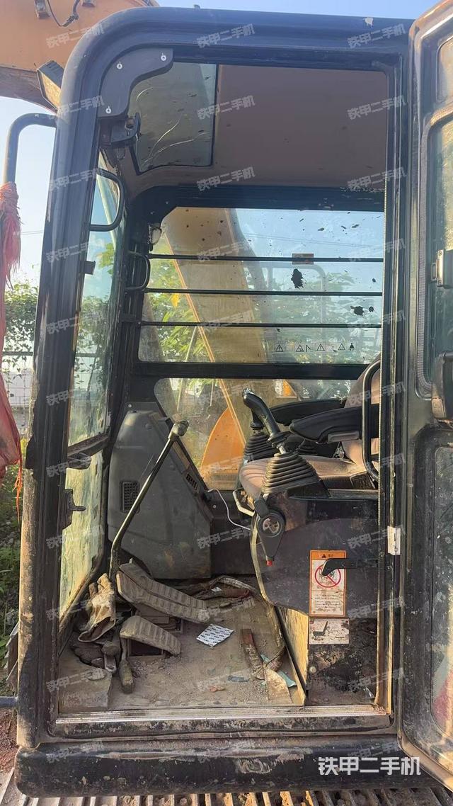 驾驶室整体(整机外观) 驾驶室整体(整机外观)