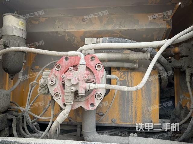 液壓泵艙室正面整體(整機外觀) 液壓泵艙室正面整體(整機外觀)
