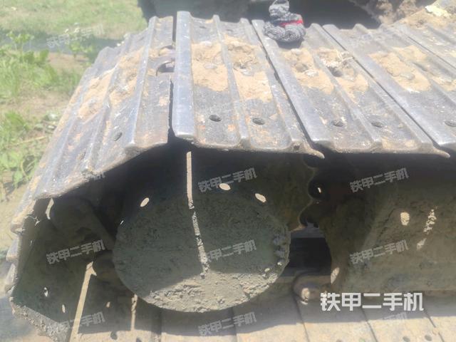 右驅(qū)動輪（行走機構(gòu)）