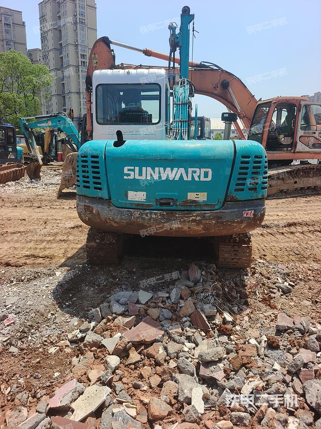 整机右侧（设备外观及核心部件）