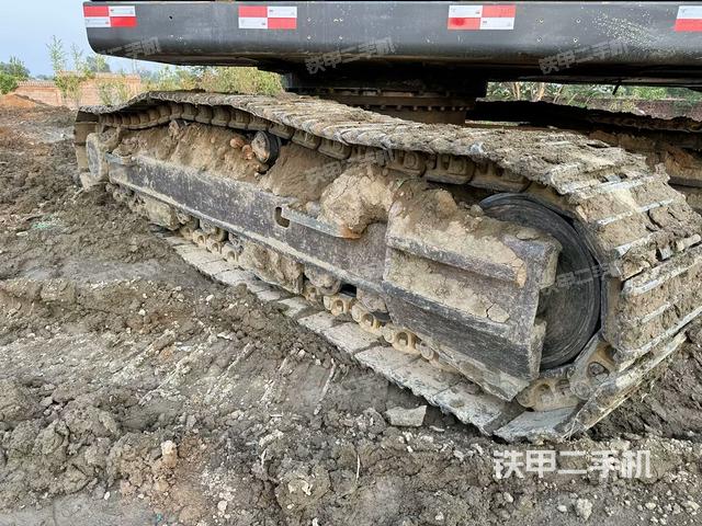 單側(cè)履帶整體(整機外觀) 單側(cè)履帶整體(整機外觀)