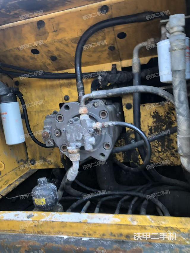 液壓泵艙室正面整體(整機(jī)外觀) 液壓泵艙室正面整體(整機(jī)外觀)