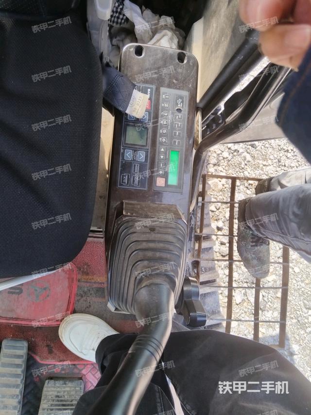 座椅左侧控制台/音响/含左手柄(驾驶室部分) 座椅左侧控制台/音响/含左手柄(驾驶室部分)