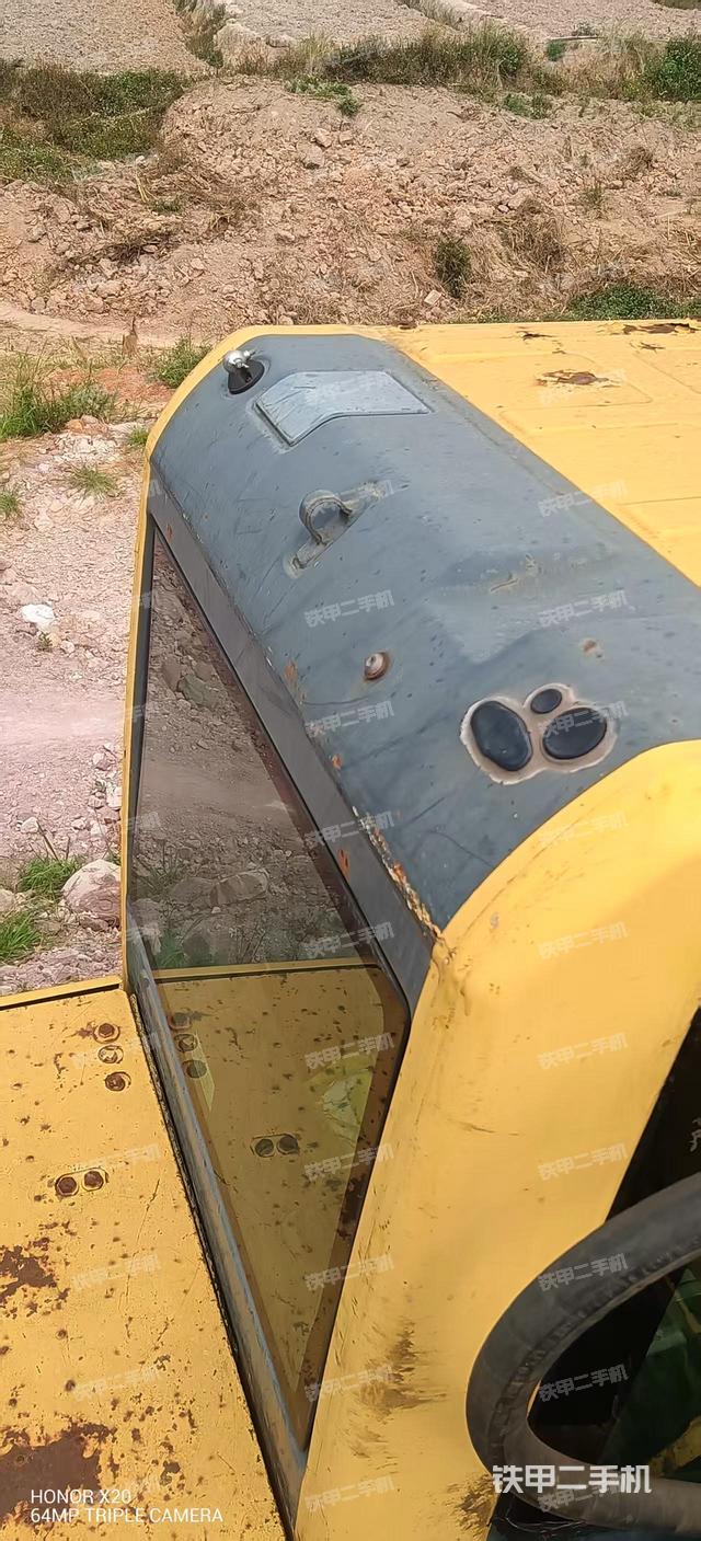 驾驶室顶部(整机外观) 驾驶室顶部(整机外观)