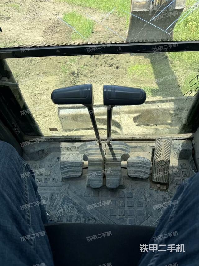 驾驶室正侧(驾驶室部分)  驾驶室正侧(驾驶室部分)