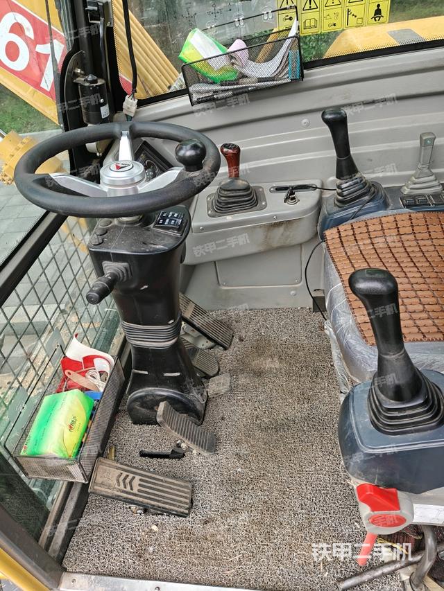 后窗玻璃角標(biāo)（駕駛室部分）