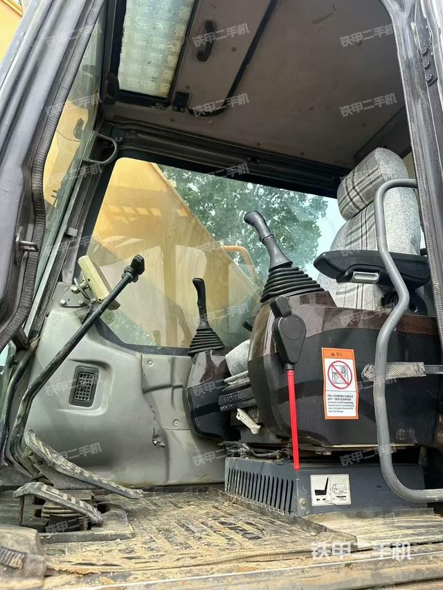 驾驶室整体(整机外观) 驾驶室整体(整机外观)