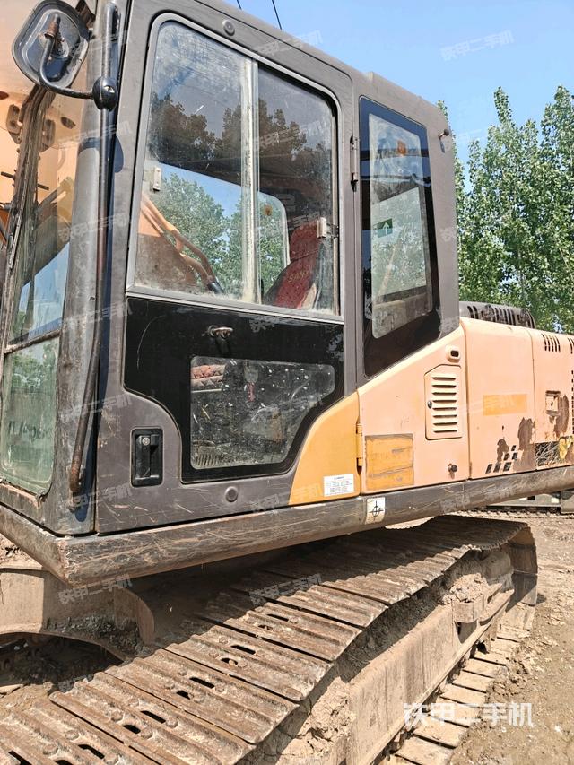 驾驶室整体(整机外观) 驾驶室整体(整机外观)