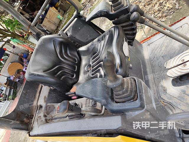 駕駛室頂部（整機(jī)外觀）