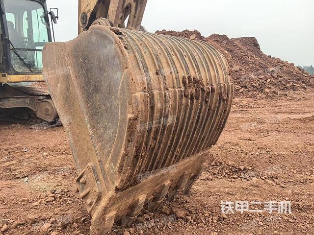 鏟斗45度(工作和回轉(zhuǎn)裝置) 鏟斗45度(工作和回轉(zhuǎn)裝置)