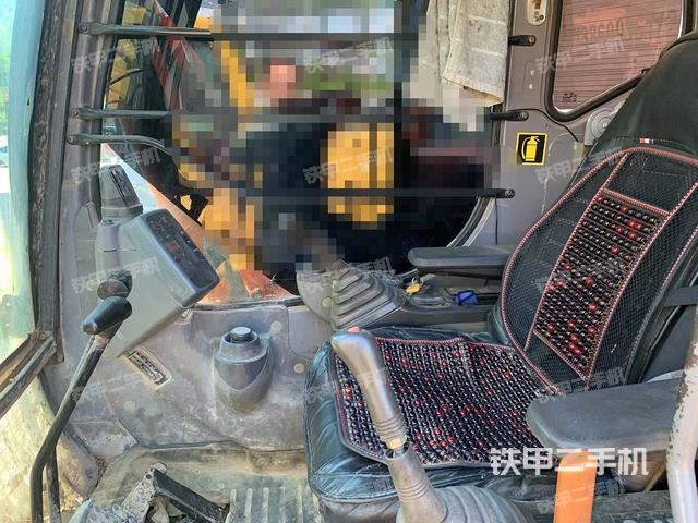 駕駛室整體(整機外觀) 駕駛室整體(整機外觀)