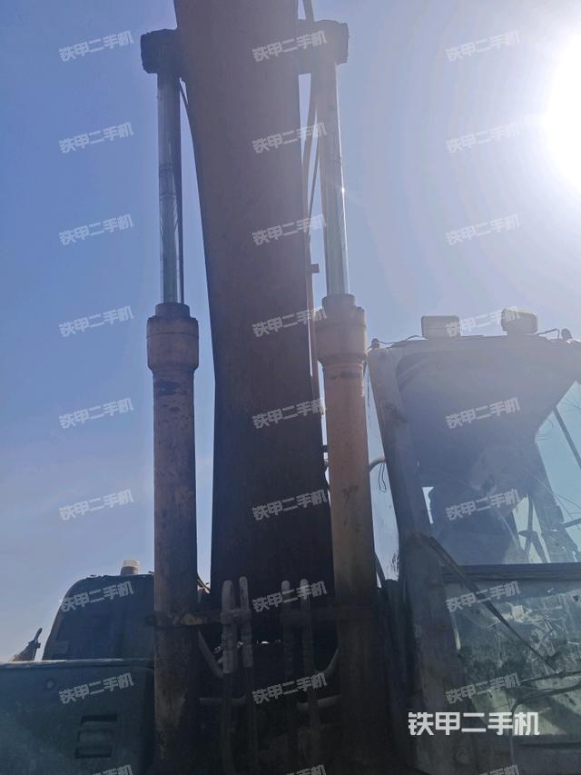 大臂油缸整體?豎拍（工作和回轉(zhuǎn)裝置）