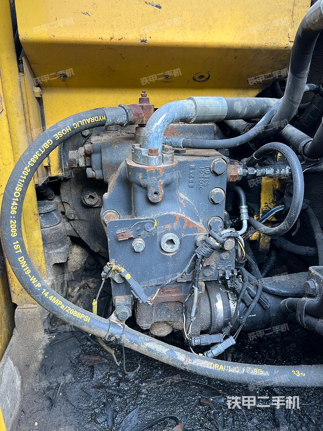 液壓泵艙室正面整體（整機(jī)外觀）