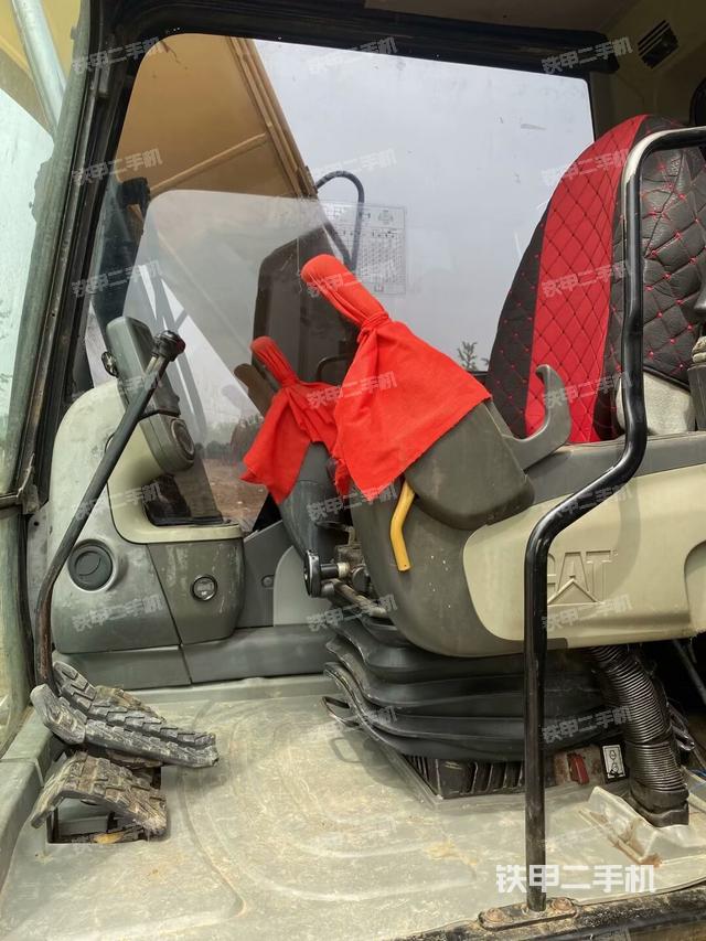 駕駛室整體(整機外觀) 駕駛室整體(整機外觀)