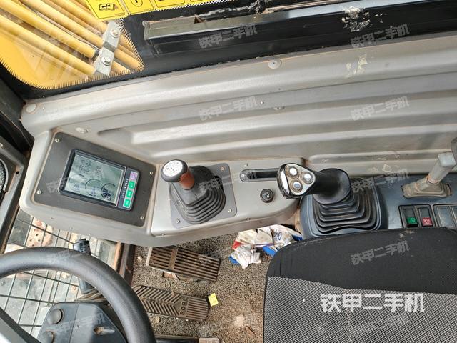 座椅左侧控制台/音响/含左手柄（驾驶室部分）