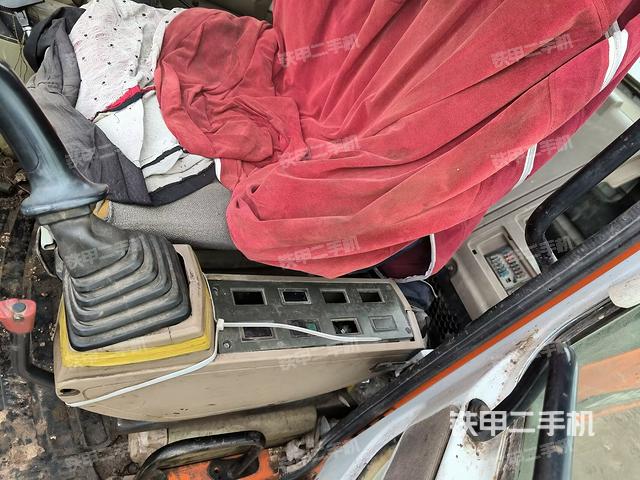 座椅左側(cè)控制臺(tái)/音響/含左手柄（駕駛室部分）