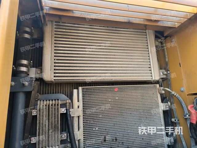 散热器正面(大件舱室) 散热器正面(大件舱室)