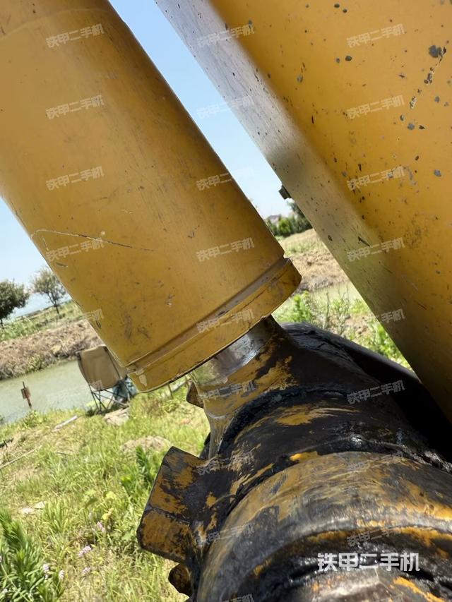 小臂整体左后(工作和回转装置) 小臂整体左后(工作和回转装置)