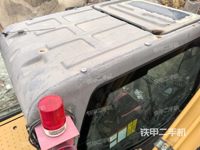 駕駛室頂部(整機外觀) 駕駛室頂部(整機外觀)