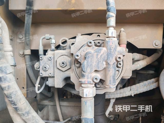 液壓泵斜45?左(大件艙室) 液壓泵斜45?左(大件艙室)