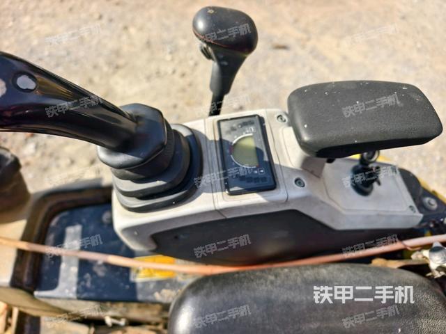 座椅右侧控制台/钥匙门/油门/含右手柄（驾驶室部分）