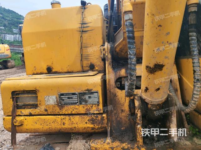 大臂背部俯視（工作和回轉(zhuǎn)裝置）