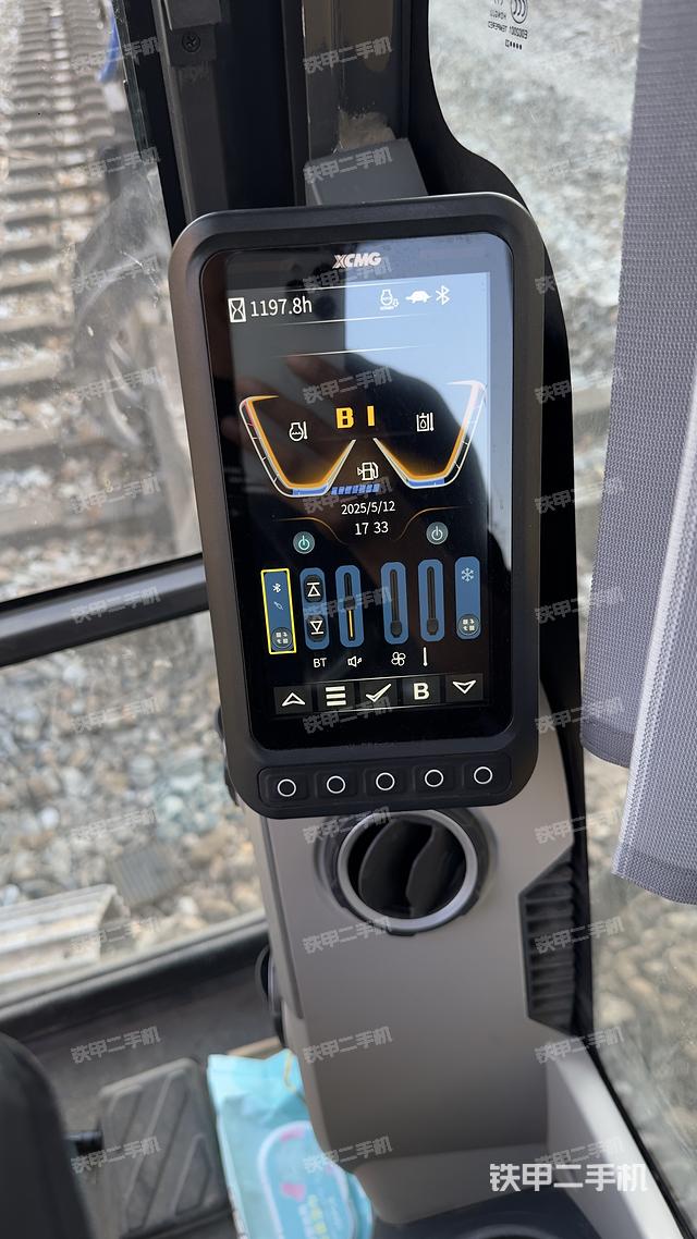 驾驶室整体（整机外观）