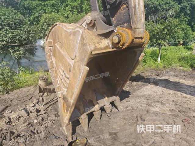 鏟斗右后整體（工作和回轉(zhuǎn)裝置）