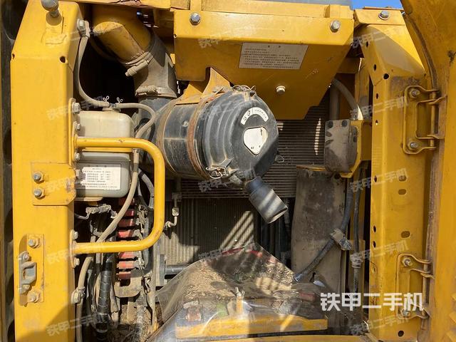 駕駛室整體(整機(jī)外觀) 駕駛室整體(整機(jī)外觀)