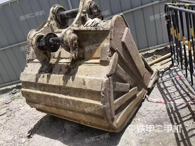 駕駛室整體(整機外觀) 駕駛室整體(整機外觀)