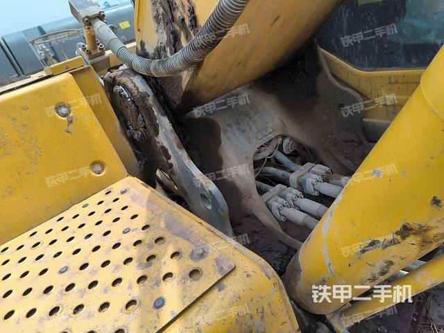 大臂根部?斜視(工作和回轉(zhuǎn)裝置) 大臂根部?斜視(工作和回轉(zhuǎn)裝置)