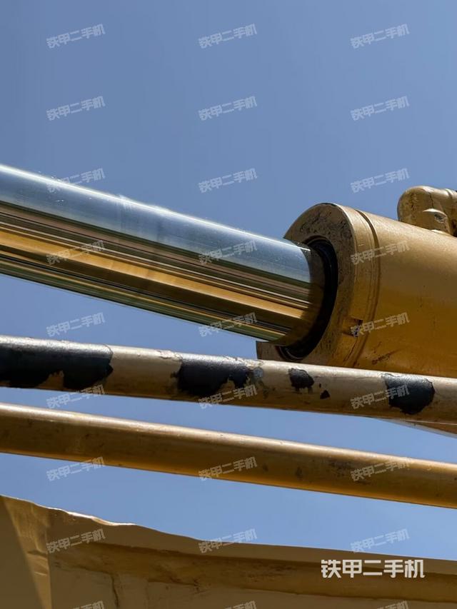 小臂整体右前(工作和回转装置) 小臂整体右前(工作和回转装置)