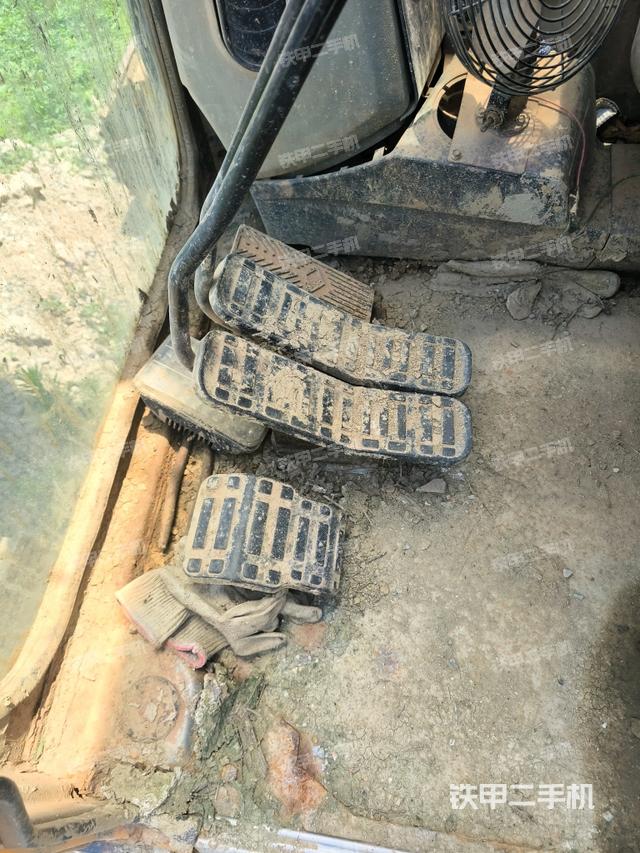 右側玻璃角標(駕駛室部分) 右側玻璃角標(駕駛室部分)