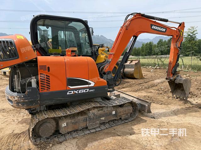 整機右后45°(整機外觀) 整機右后45°(整機外觀)