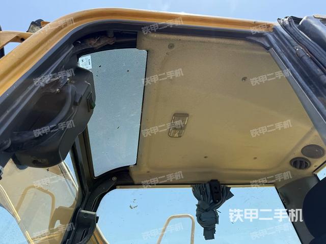 座椅左侧控制台/音响/含左手柄(驾驶室部分) 座椅左侧控制台/音响/含左手柄(驾驶室部分)