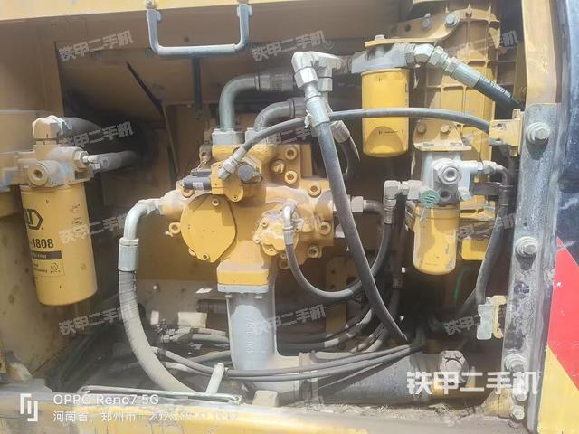 液壓泵艙室正面整體(整機外觀) 液壓泵艙室正面整體(整機外觀)