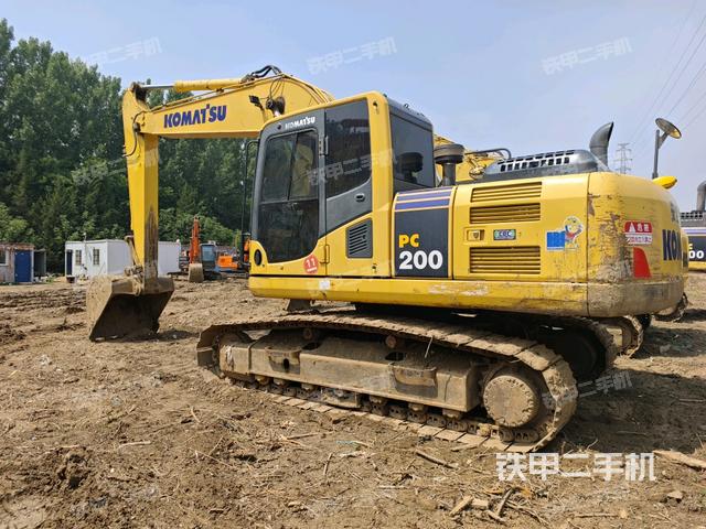 單側(cè)履帶整體(整機(jī)外觀) 單側(cè)履帶整體(整機(jī)外觀)
