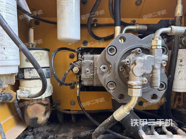 液壓泵艙室正面整體(整機(jī)外觀) 液壓泵艙室正面整體(整機(jī)外觀)