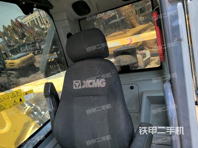 行走控制手柄和踏板?俯拍(駕駛室部分) 行走控制手柄和踏板?俯拍(駕駛室部分)