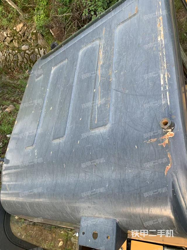 駕駛室頂部（整機外觀）