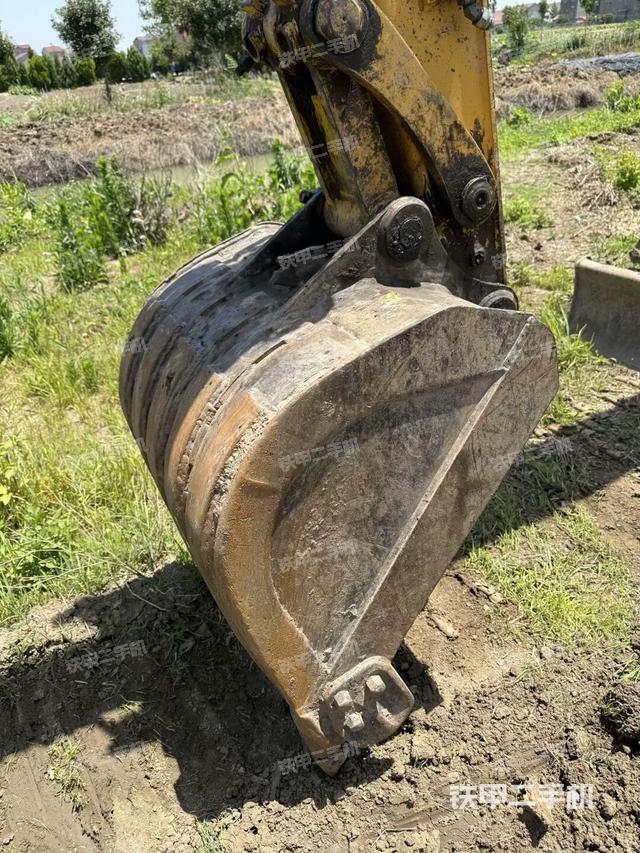 铲斗45度(工作和回转装置) 铲斗45度(工作和回转装置)