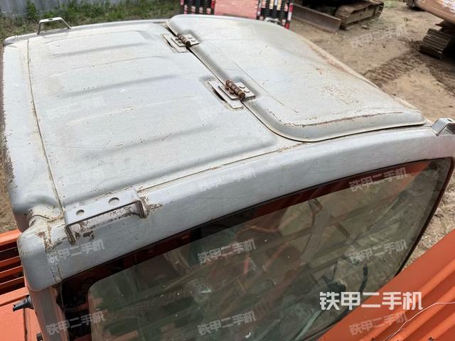 駕駛室頂部(整機外觀) 駕駛室頂部(整機外觀)