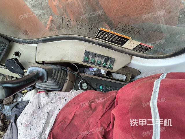 座椅右側(cè)控制臺(tái)/鑰匙門/油門/含右手柄（駕駛室部分）