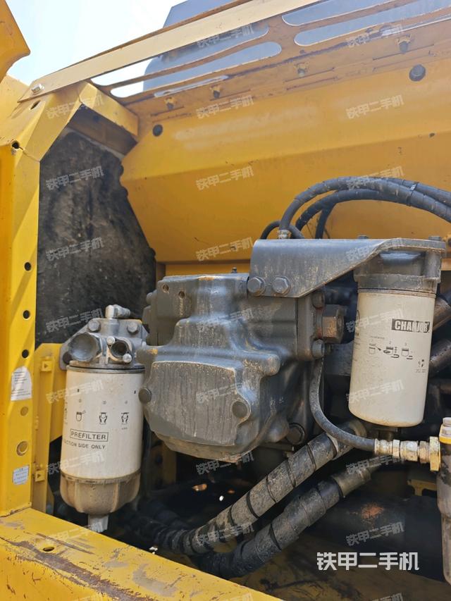 液壓泵艙室正面整體(整機(jī)外觀) 液壓泵艙室正面整體(整機(jī)外觀)