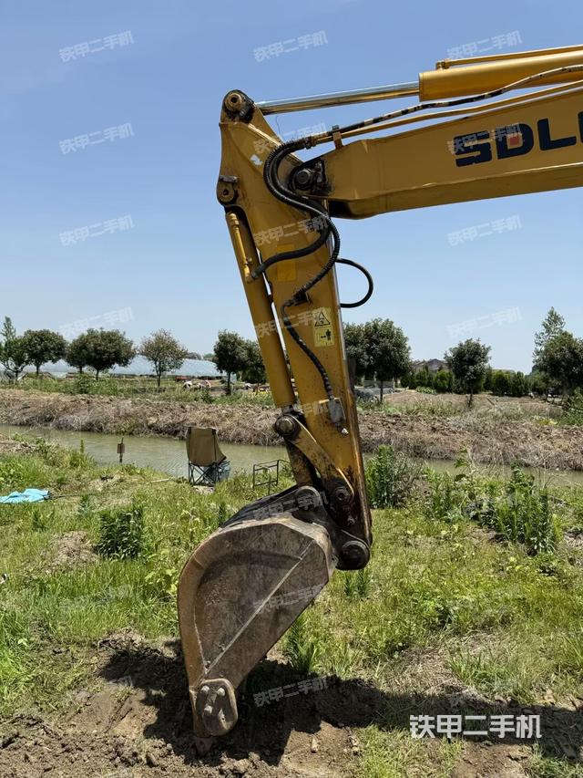 大臂整体 右侧(工作和回转装置) 大臂整体 右侧(工作和回转装置)