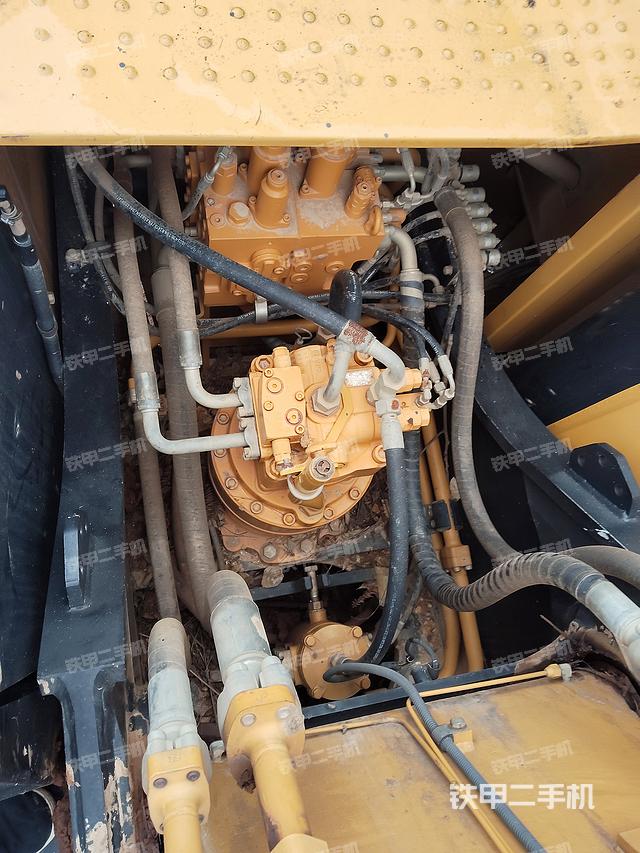 回转马达和主控阀（整机外观）