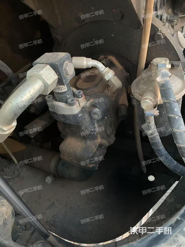液壓泵艙室正面整體(整機(jī)外觀) 液壓泵艙室正面整體(整機(jī)外觀)