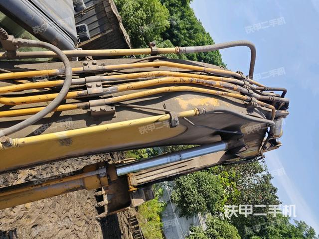 大臂背部俯視（工作和回轉(zhuǎn)裝置）